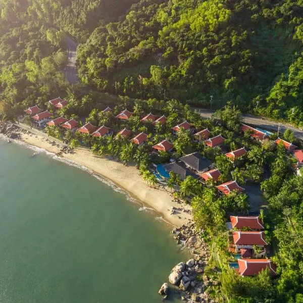 Son Tra Beach Resort & Spa Danang, מלון בדה נאנג