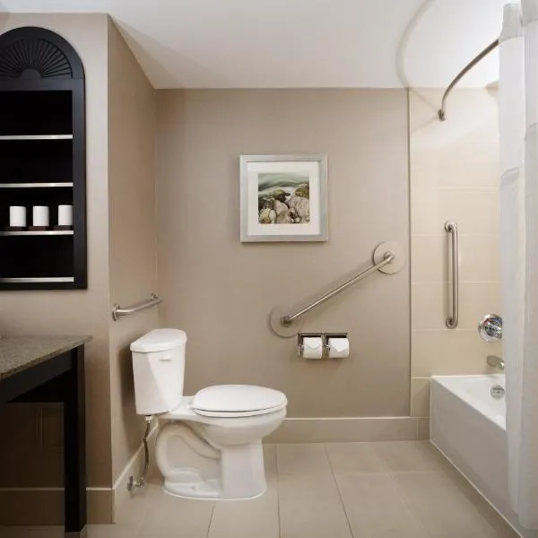 Holiday Inn Express & Suites Ottawa West - Nepean by IHG, hotel in Ottawa