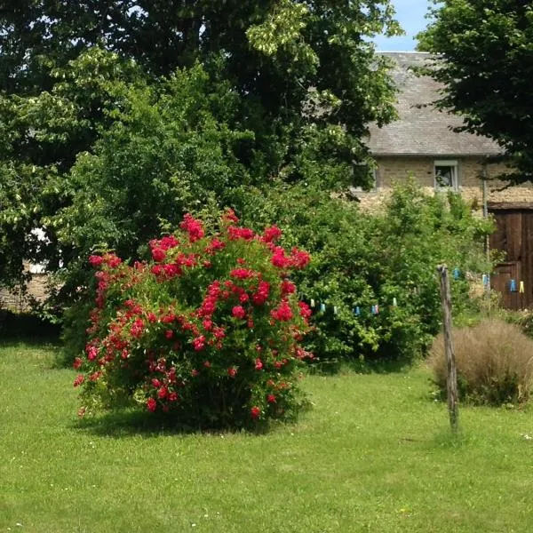 gîte le tilleul de la Fontaine, hotel in Alluy