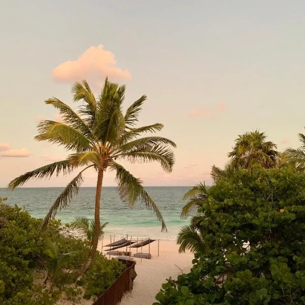 Libelula Tulum Beachfront Hotel, hotel v destinaci Tulum
