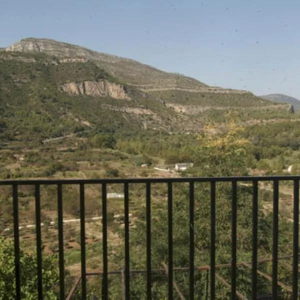 La Piedra del Mediodía, hotel v destinaci Cirat