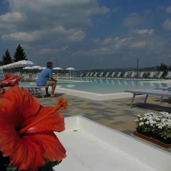 I Perticali, hotel u gradu Carrù