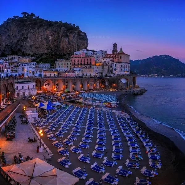 G&G- Amalfi coast - sea view - beach, hotelli kohteessa Atrani
