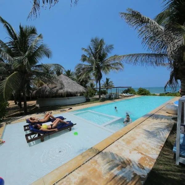 Dolphin Beach Resort, hotel a Nuraicholai