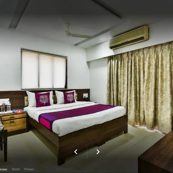Hotel Shelter Palace، فندق في نافي مومباي