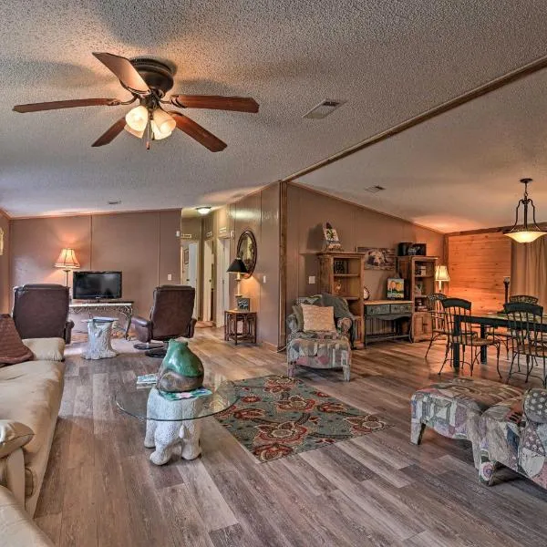 Quiet Pet-Friendly Silver Springs Escape!, hotel v destinaci Silver Springs