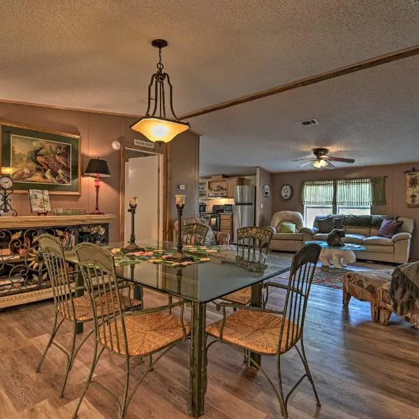 13 Mi to Silver Springs Pet Friendly Getaway!, hotel in Silver Springs