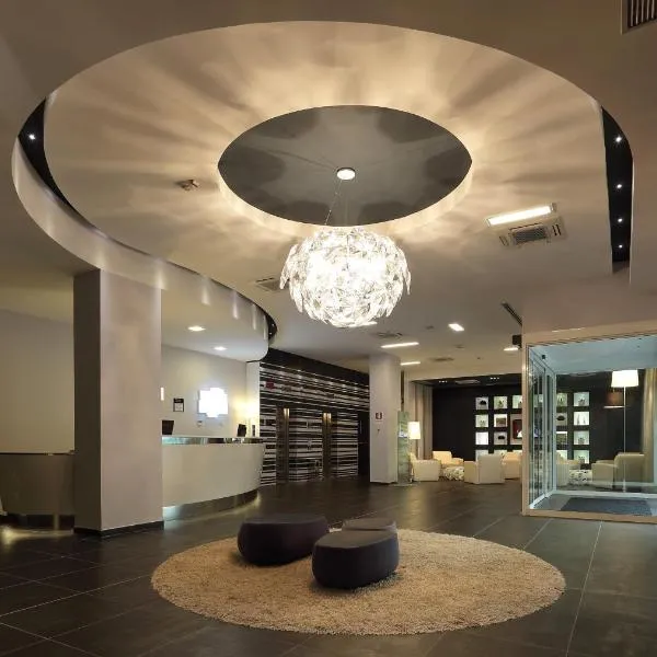 Viesnīca Holiday Inn Milan Nord Zara by IHG pilsētā Činizello Balzamo