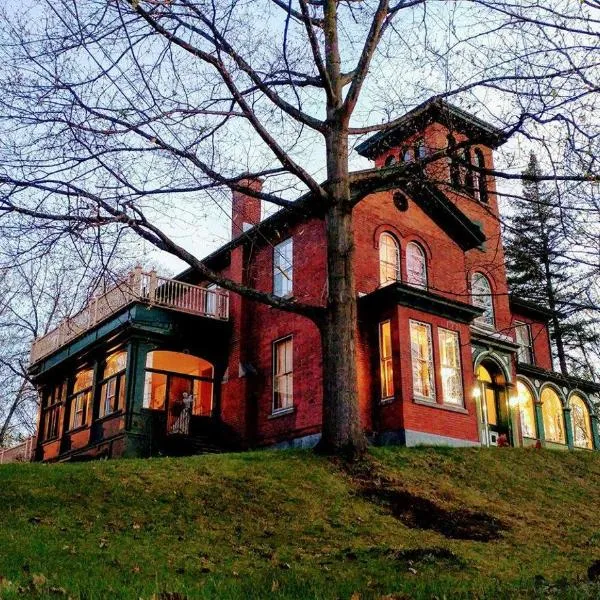 Île de Garde B&B, hotel v destinaci Sherbrooke