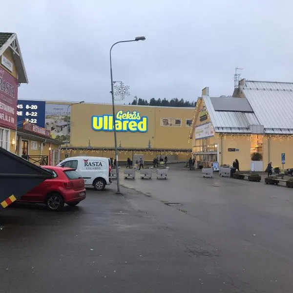 Rum nära Gekås: Ullared şehrinde bir otel