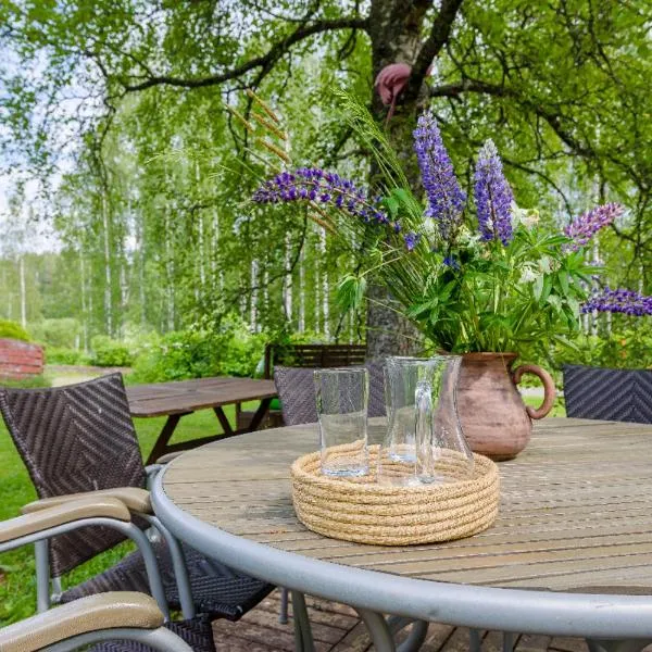 Poppelstrand Nuuksio, Pet friendly guest apartment, hotel v destinaci Nuuksio