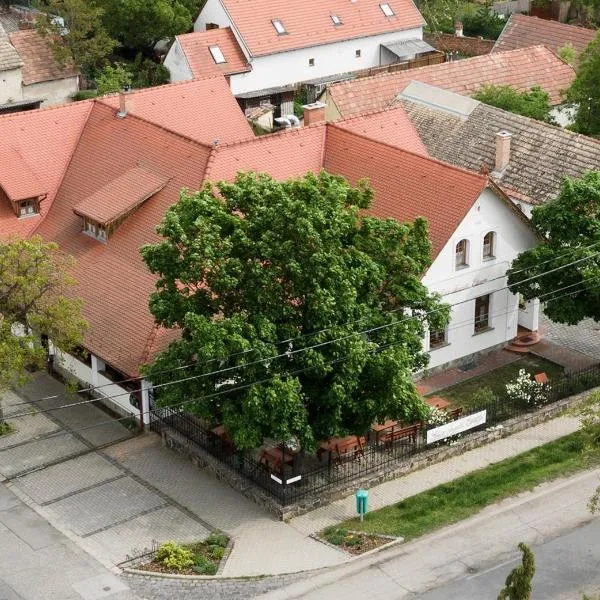 Rácz Fogadó: Kisoroszi şehrinde bir otel