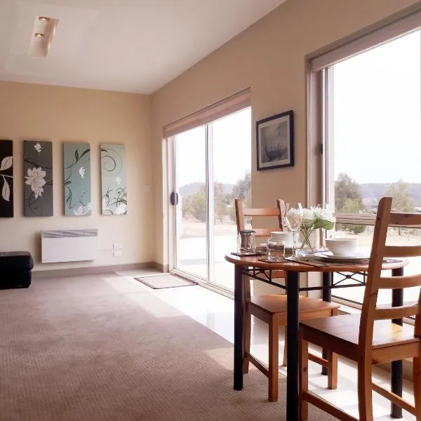 Couples Retreat with Mountain View Near Hobart, hotel v destinaci Sandford