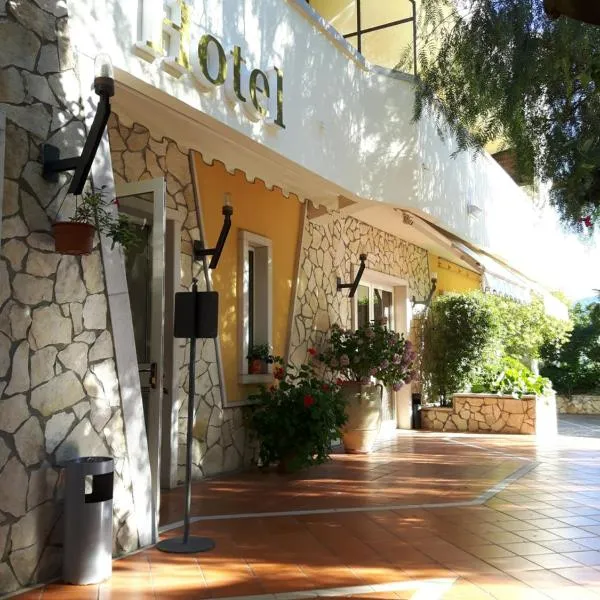 Yellow Park Hotel, ξενοδοχείο σε Forchia