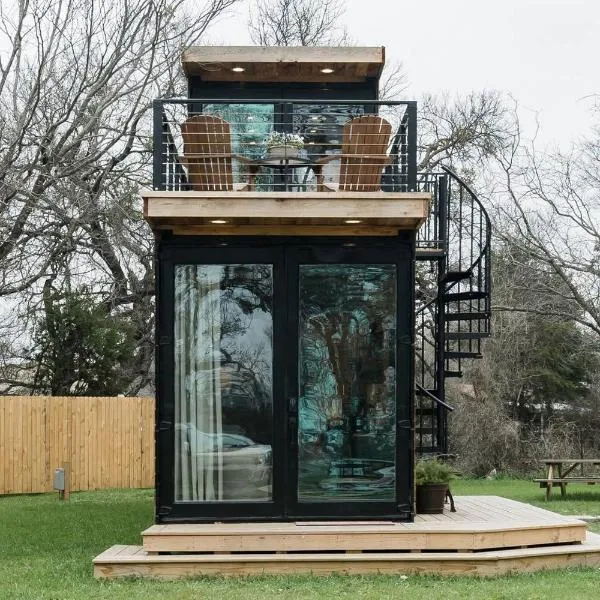 Stunning CargoHome Near Waco, Magnolia and Baylor, hotel in Waco