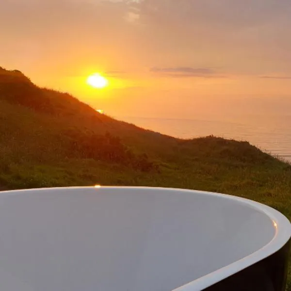 SeaView Retreat -Amazing Ocean Views and Outdoor bath, hotel em Waiuku