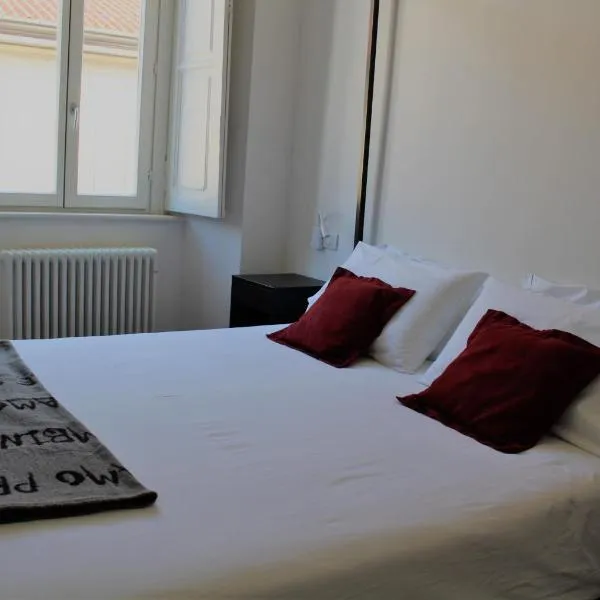 Palazzo della Torre Elegant Apartment in Como、コモのホテル