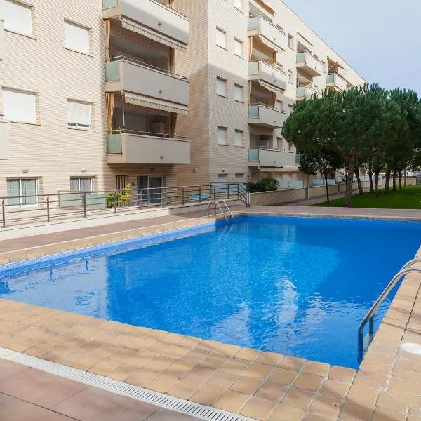 Comfortable apartment with a swimming pool, 250m to the sea., hotel a Lloret de Mar