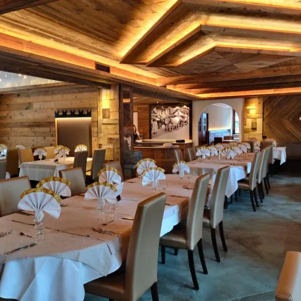 Hotel Laurino, hotel in Pozza di Fassa