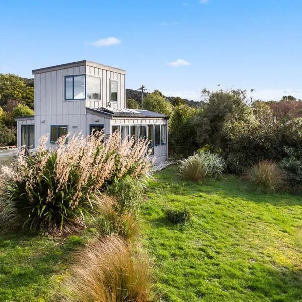 Surfinn Eco Cottage - Papatowai Cottage, khách sạn ở Papatowai