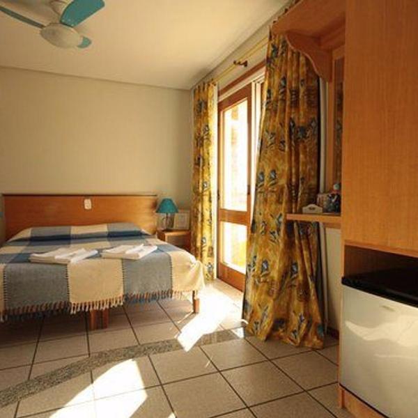 Comodidade e segurança na beira da praia! Suítes e apartamentos numa localização privilegiada entre as prais Nereidas e da Barrinha. Diárias e pacotes diferenciados, todas unidades com ar condicionado e estacionamento fechado. - Foto 2