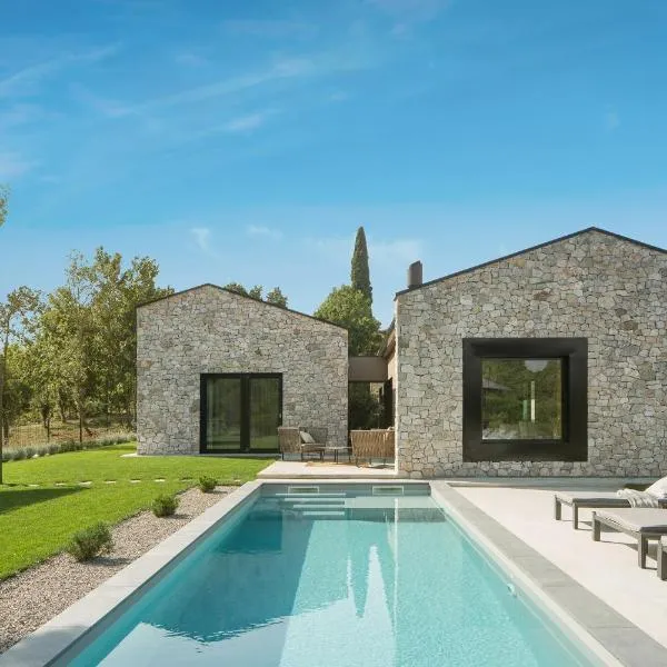 Villa Ulmus, hotel i Karojba