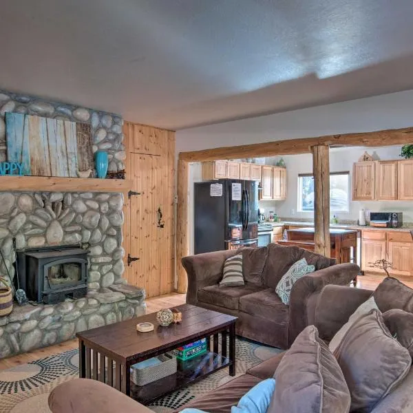 Cozy Mountain Cabin about 7 Mi to Heavenly Ski Resort!, hotel v mestu Kirkwood
