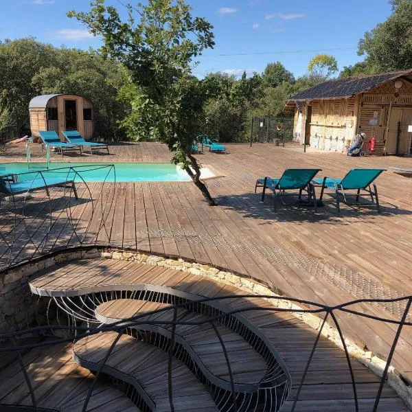 Spa Les Jardins De Chiron Lodges et Tiny House dans le sud, hotel v destinácii Sauve