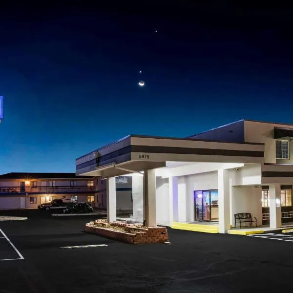 Travelodge by Wyndham Colorado Springs Airport/Peterson AFB, hotel in Shirley