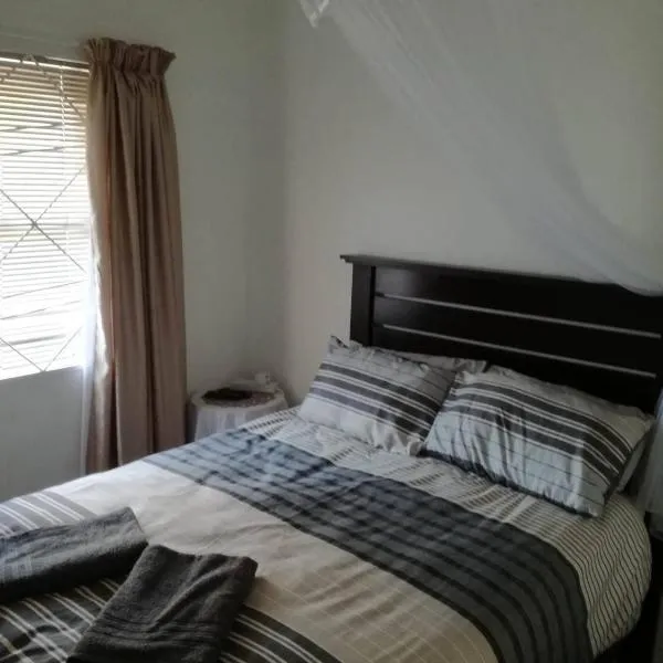 Hunters Self Catering Apartment, hotell i Macleantown