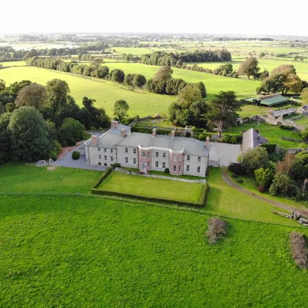 CastleHacket House, hotel in Garrafrauns