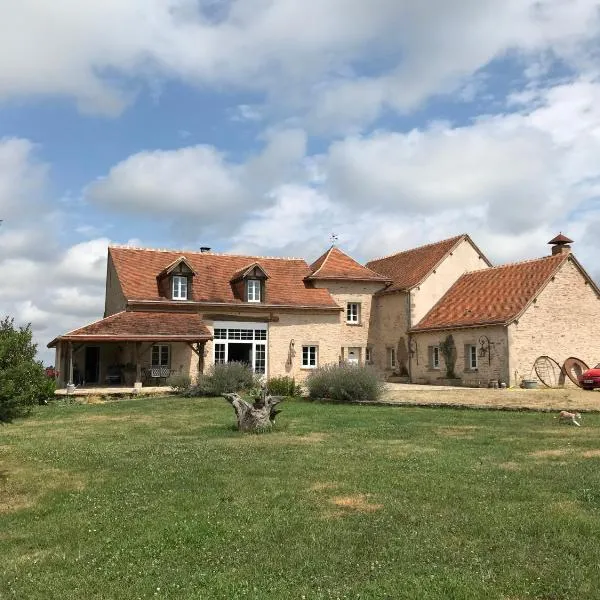 Chez sandrine, hotel in Vareilles