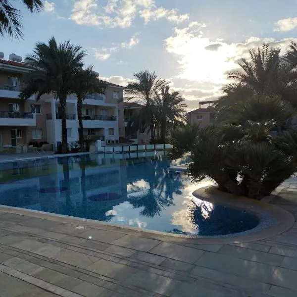 IRIS VILLAGE, NEAR KINGS AVENUE MALL - By NOMA STAYS Cyprus, hotel v destinaci Paphos City