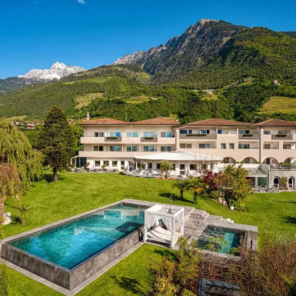 FAYN garden retreat hotel, hotel v destinaci Lagundo