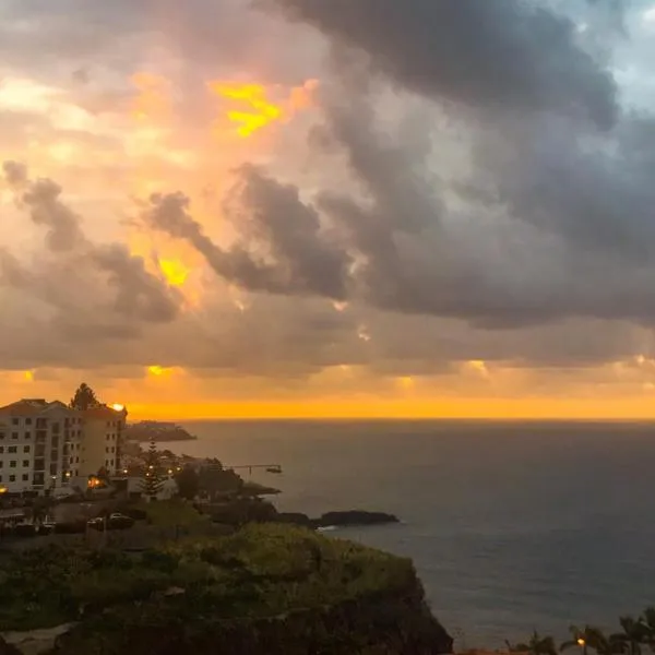 Sol & Mar Camara de Lobos, hotelli kohteessa Câmara de Lobos