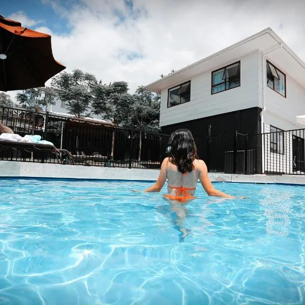 Swimming Pool Holiday Villa, hotel v Aucklandu