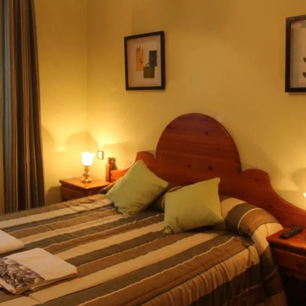 Hostal Maury – hotel w mieście El Barraco