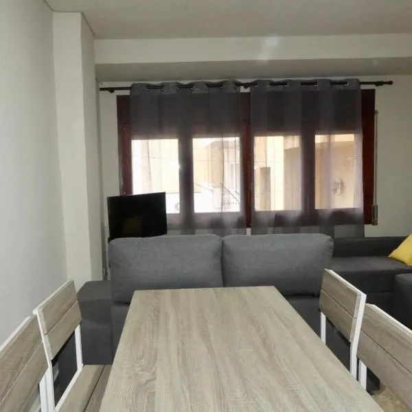 APT4 Encantador al Centre de Vic APTGARBI, hotel in Vic