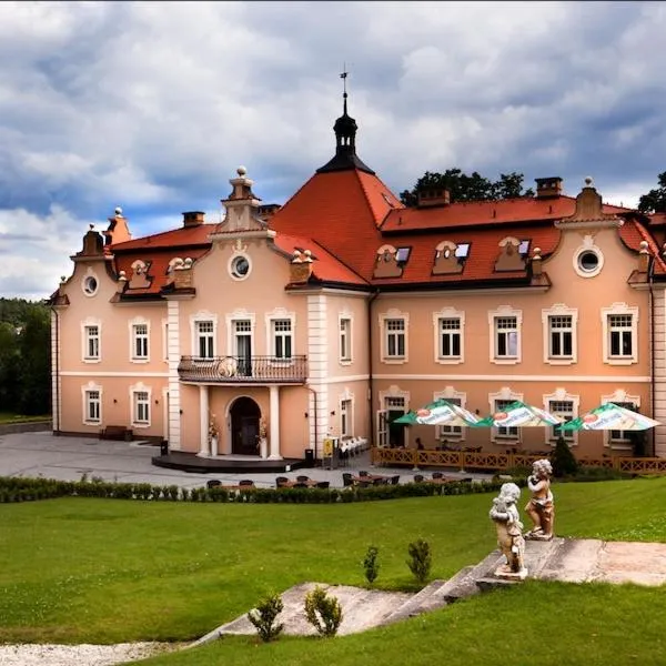 Hotel Zamek Berchtold, hótel í Čestlice