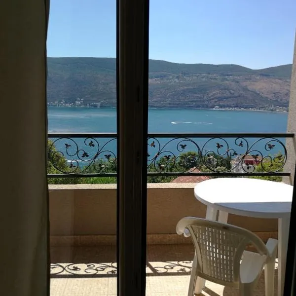 Sunny Bay Apartments, ξενοδοχείο σε Španjola