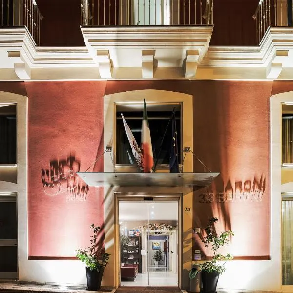 Hotel 33 Baroni، فندق في Borgo