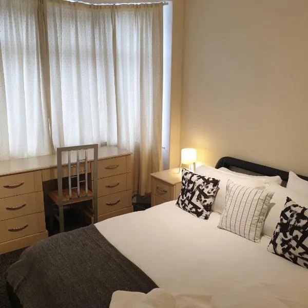 South Shield's Hidden Gem Emerald Apartment sleeps 6 Guests, hotel v destinácii South Shields