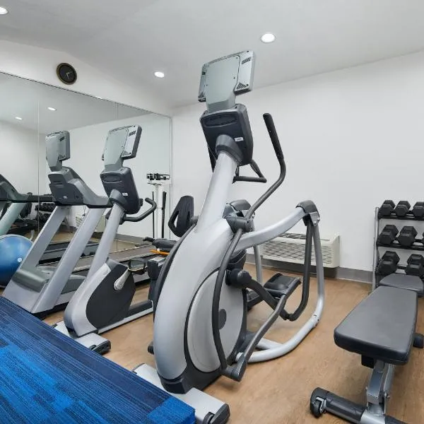 Holiday Inn Express Hotel & Suites Pensacola-West Navy Base by IHG, hotel di Pensacola