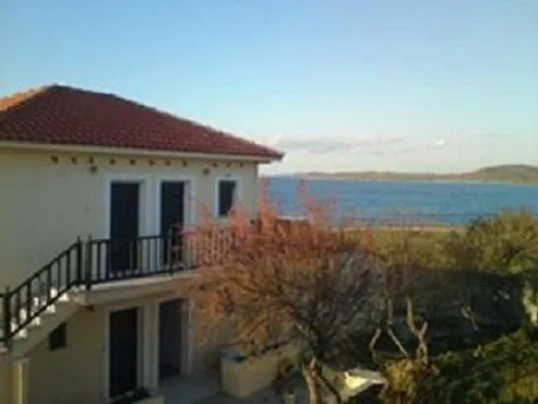 Dionisis Studios, hotel in Moudhros