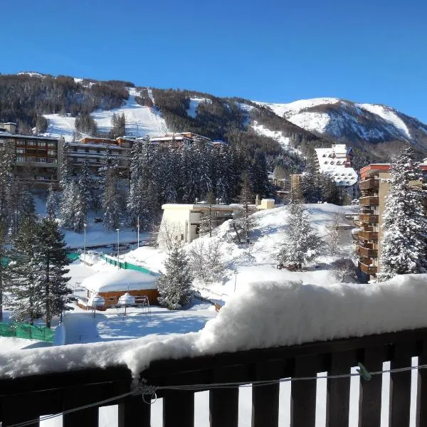 Appartement T4 esprit chalet jolie vue PRA LOUP 1600, ξενοδοχείο σε Pra-Loup