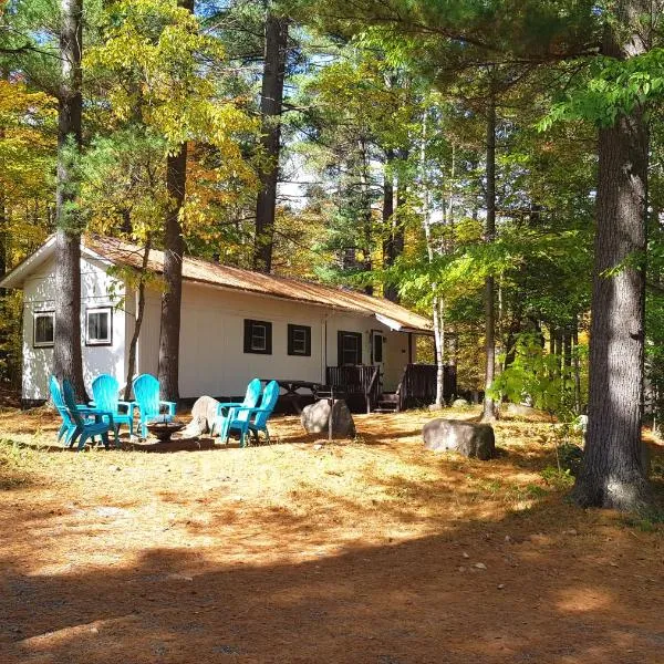 The Aspen Cabin, hotel em Au Sable Forks