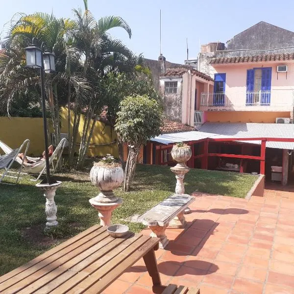 Isla Francia, hotel Asuncionban