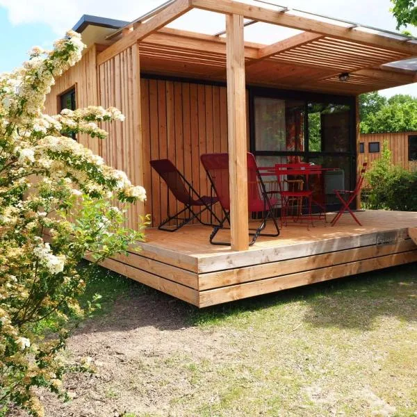 Huttopia Lac d'Aiguebelette, hotel v destinaci Saint-Alban-de-Montbel