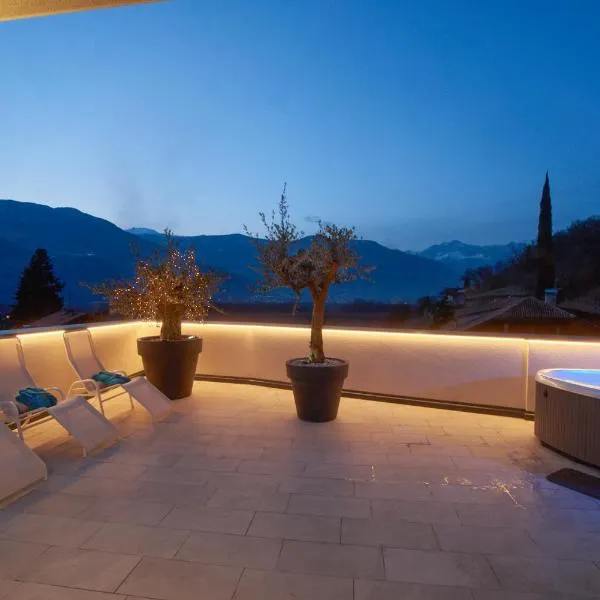 Penthouse & Garden - luxury apartment, hotel in Postal