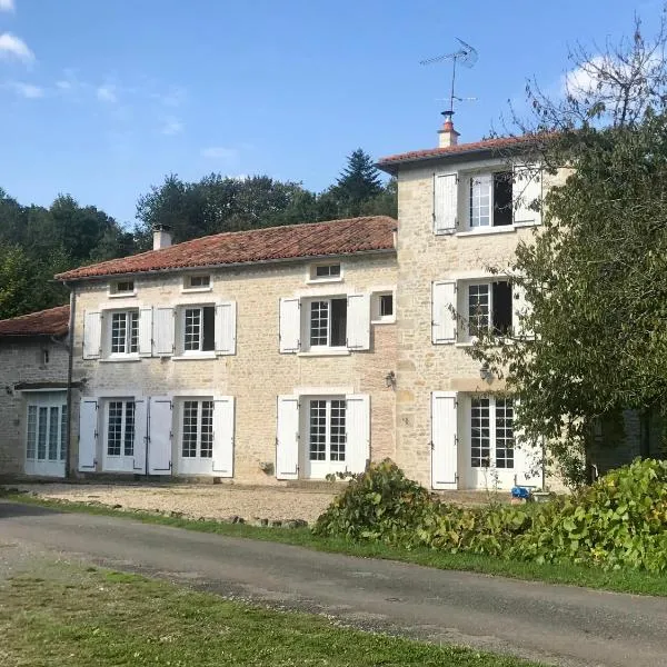 Moulin sous la Vergne, hotel em Nanteuil-en-Vallée
